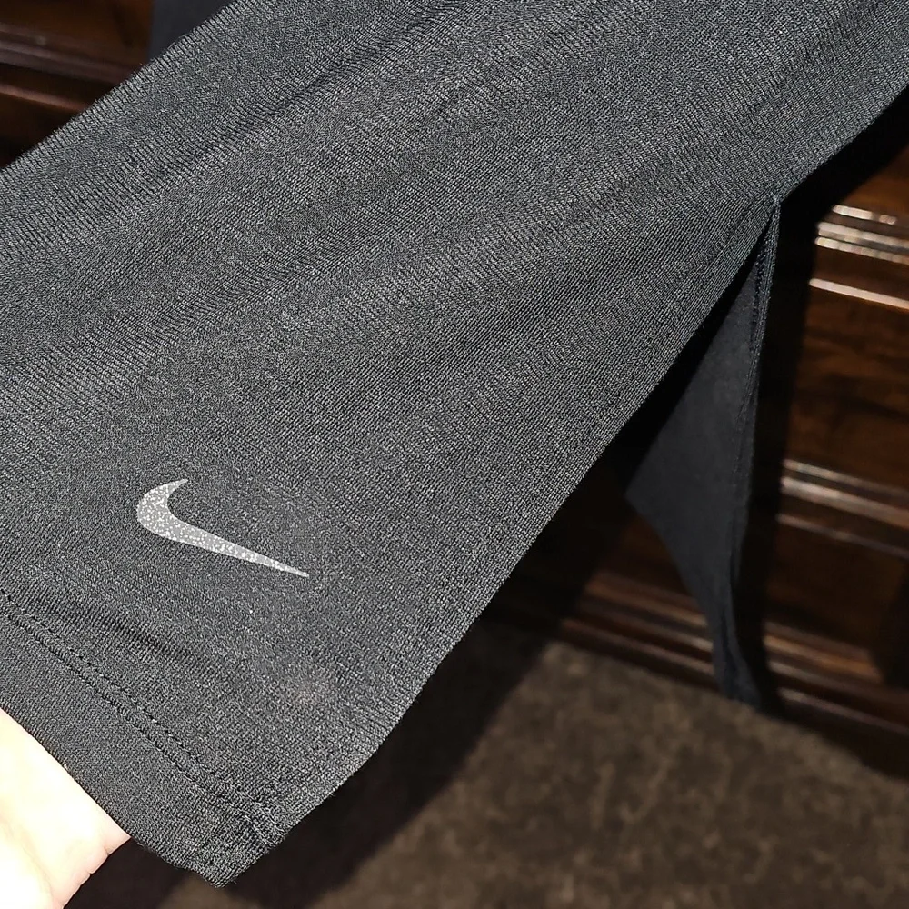 Nike DRI-FIT BLACK Side Slit Tshirt. Womens Sz Small